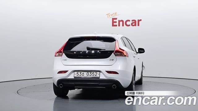 Volvo V40 4
