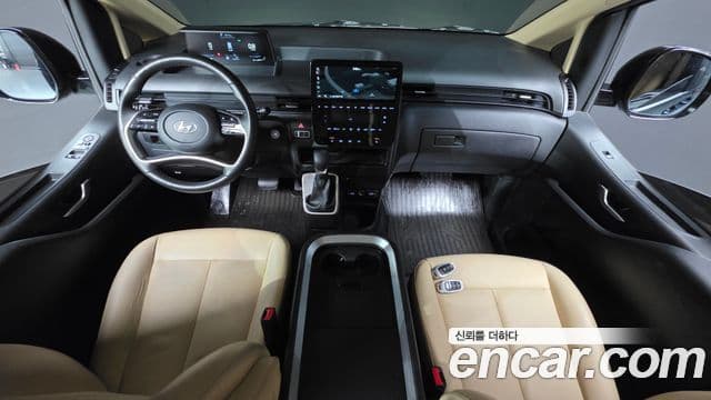 Hyundai Staria 4