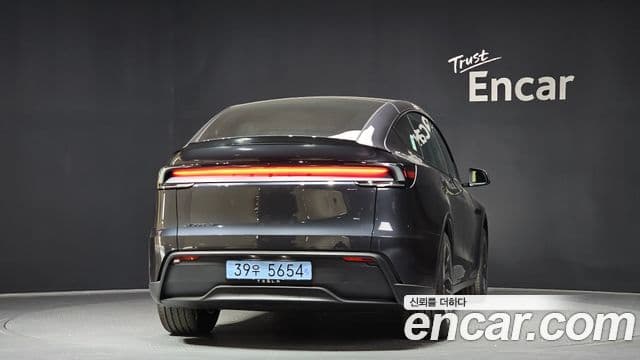 Tesla Model Y 3