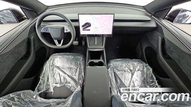 Tesla Model Y 4
