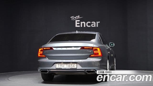Volvo S90 4