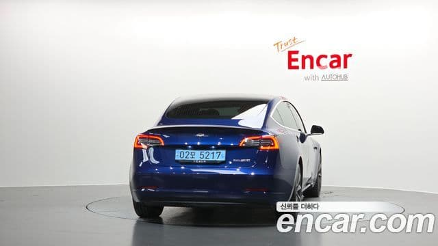Tesla Model 3 4