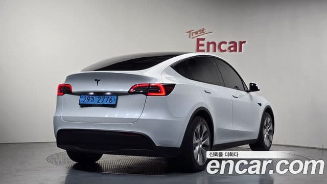 Tesla Model Y 2