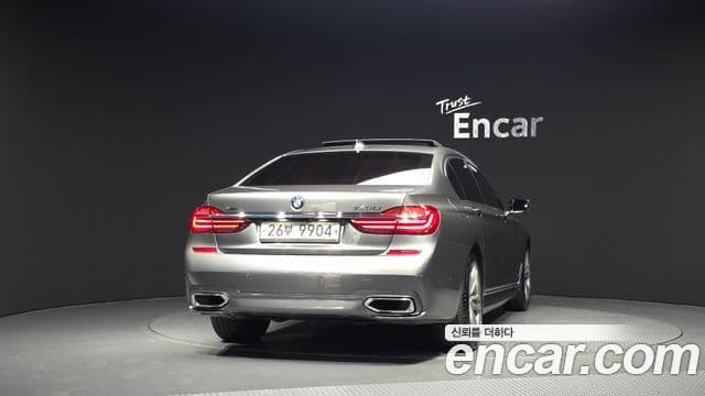 BMW 7 Series (G11) 4