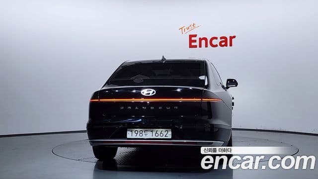 Hyundai Grandeur (GN7) 3