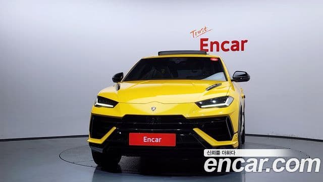 Lamborghini Urus 3