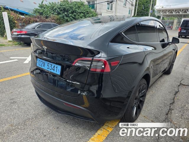 Tesla Model Y 3