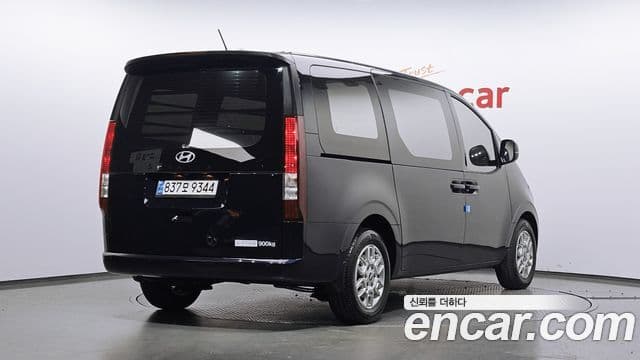 Hyundai Staria 2