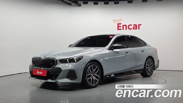 BMW 5 Series (G60)