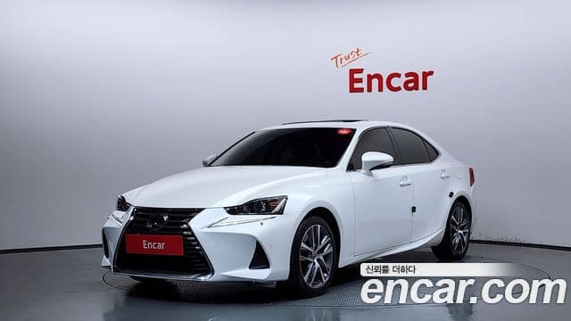 Lexus New IS200t 1