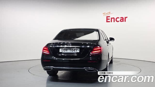 Mercedes-Benz E-Class W213 4