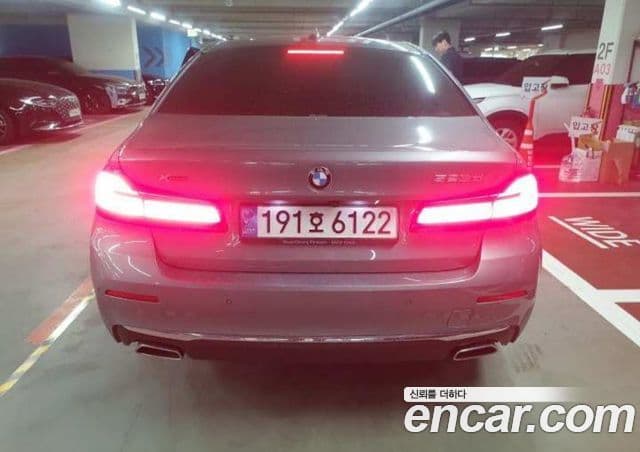BMW 5 Series (G30) 3
