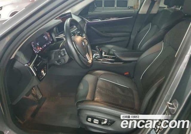 BMW 5 Series (G30) 4