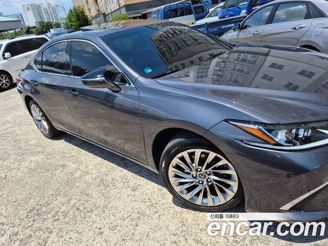 Lexus ES300h 7th Gen 1