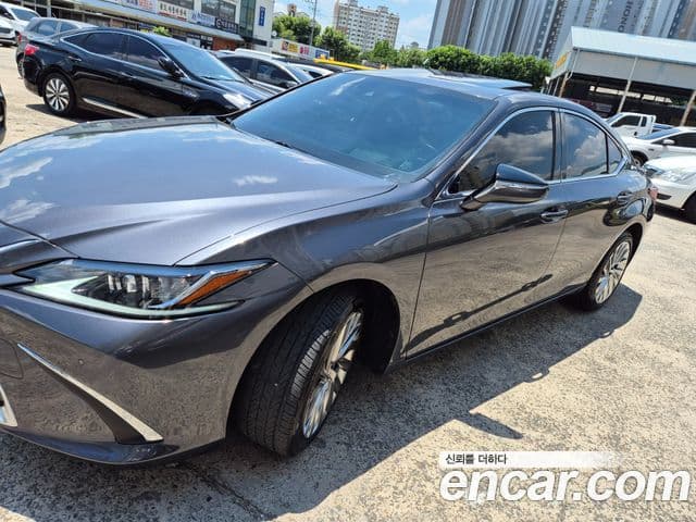 Lexus ES300h 7th Gen 3