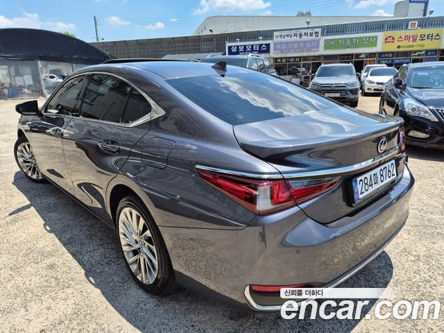 Lexus ES300h 7th Gen 4