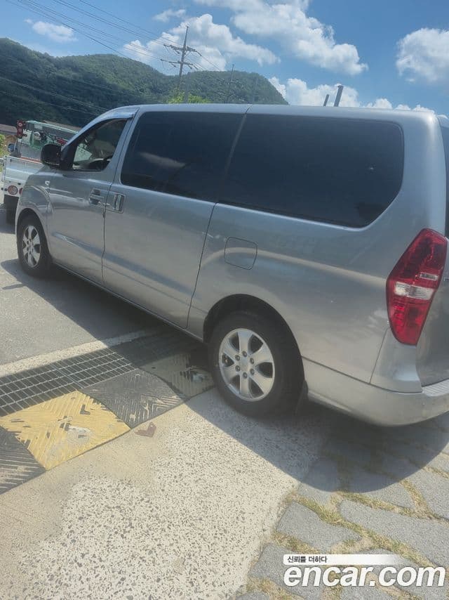 Hyundai The New Grand Starex 2