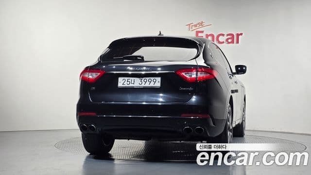 Maserati Levante 4