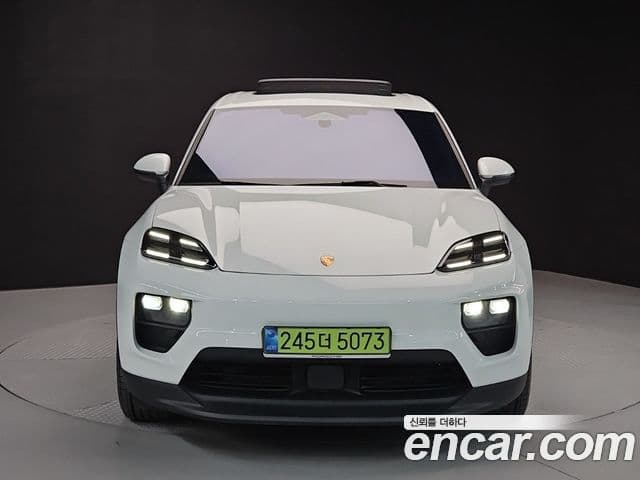 Porsche Macan EV 1