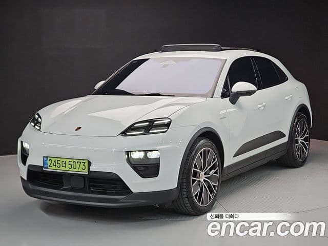 Porsche Macan EV 2