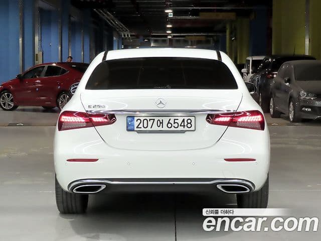 Mercedes-Benz E-Class W213 4