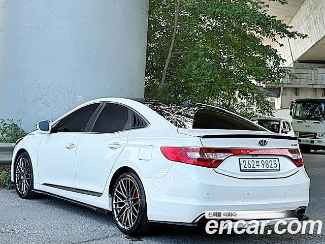 Hyundai Grandeur HG 2