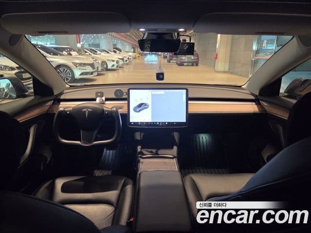 Tesla Model 3 4