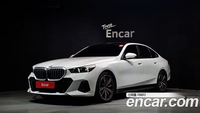 BMW 5 Series (G60)