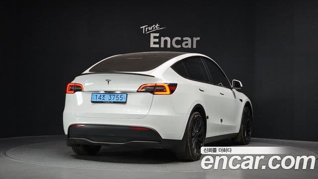 Tesla Model Y 2