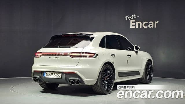 Porsche Macan 2