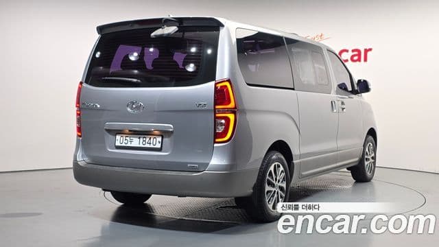 Hyundai The New Grand Starex 2