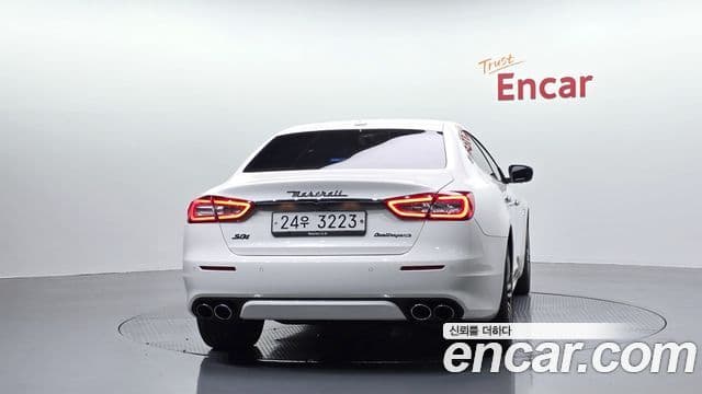 Maserati Quattroporte 4