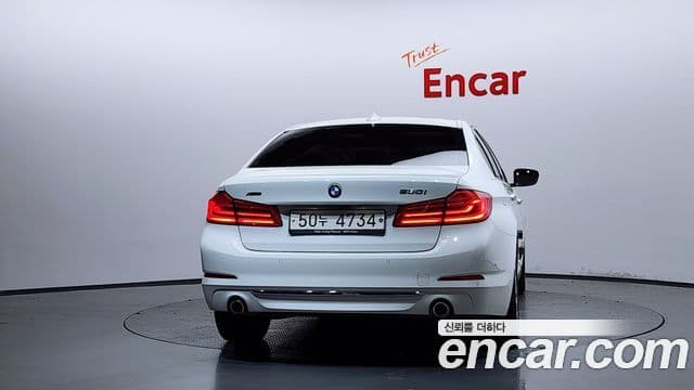BMW 5 Series (G30) 3