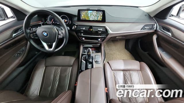 BMW 5 Series (G30) 4