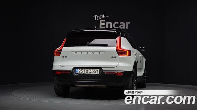 Volvo XC40 4