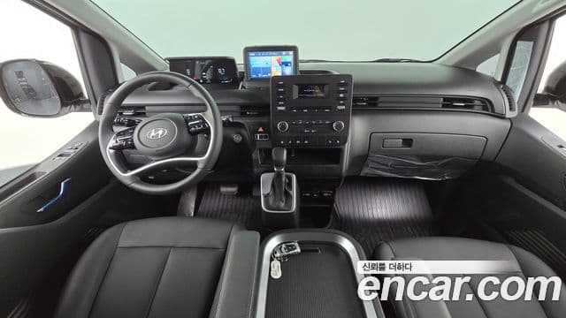 Hyundai Staria 4