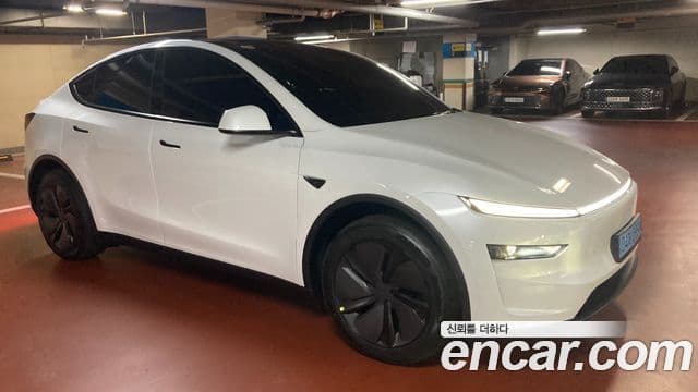 Tesla Model Y 2