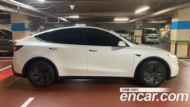 Tesla Model Y 3