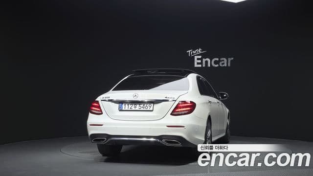 Mercedes-Benz E-Class W213 4