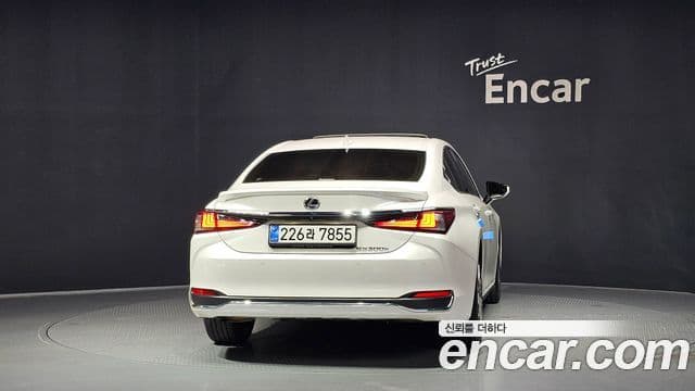 Lexus ES300h 7th Gen 4