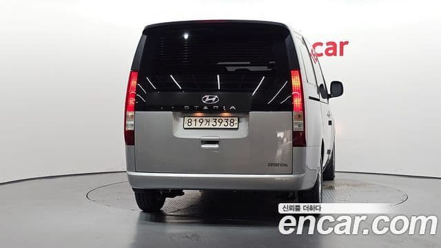 Hyundai Staria 4