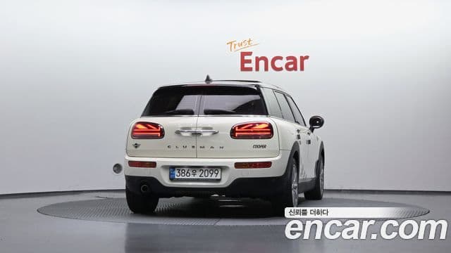 MINI Cooper Clubman 4