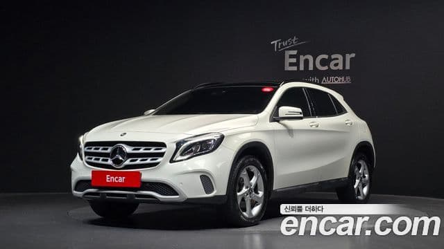 Mercedes-Benz GLA-Class X156 1