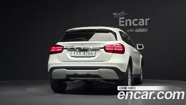 Mercedes-Benz GLA-Class X156 4