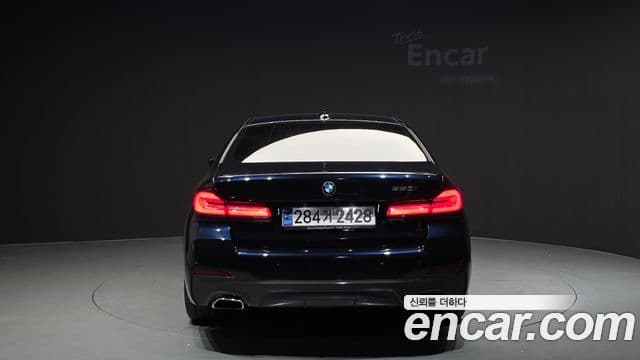 BMW 5 Series (G30) 4