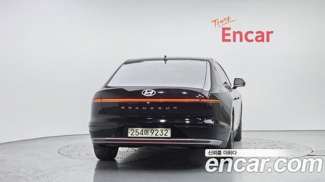 Hyundai Grandeur (GN7) 4