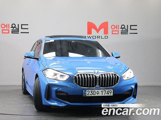 BMW 1 Series (F40) 2