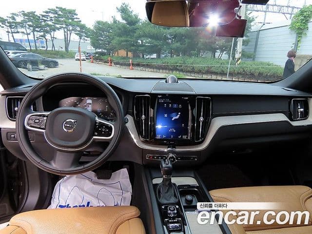 Volvo XC60 2nd Gen 4