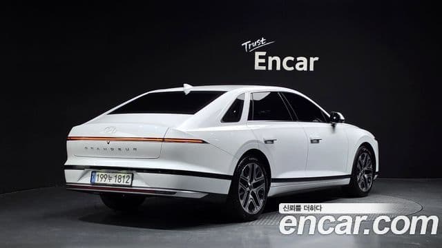 Hyundai Grandeur (GN7) 2