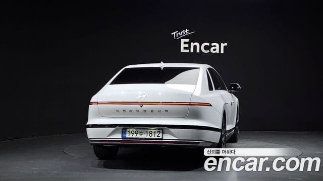 Hyundai Grandeur (GN7) 4